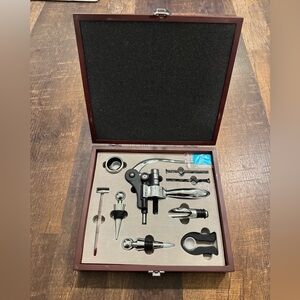 Leeds Wine Accessory Gift Set in Wooden Box